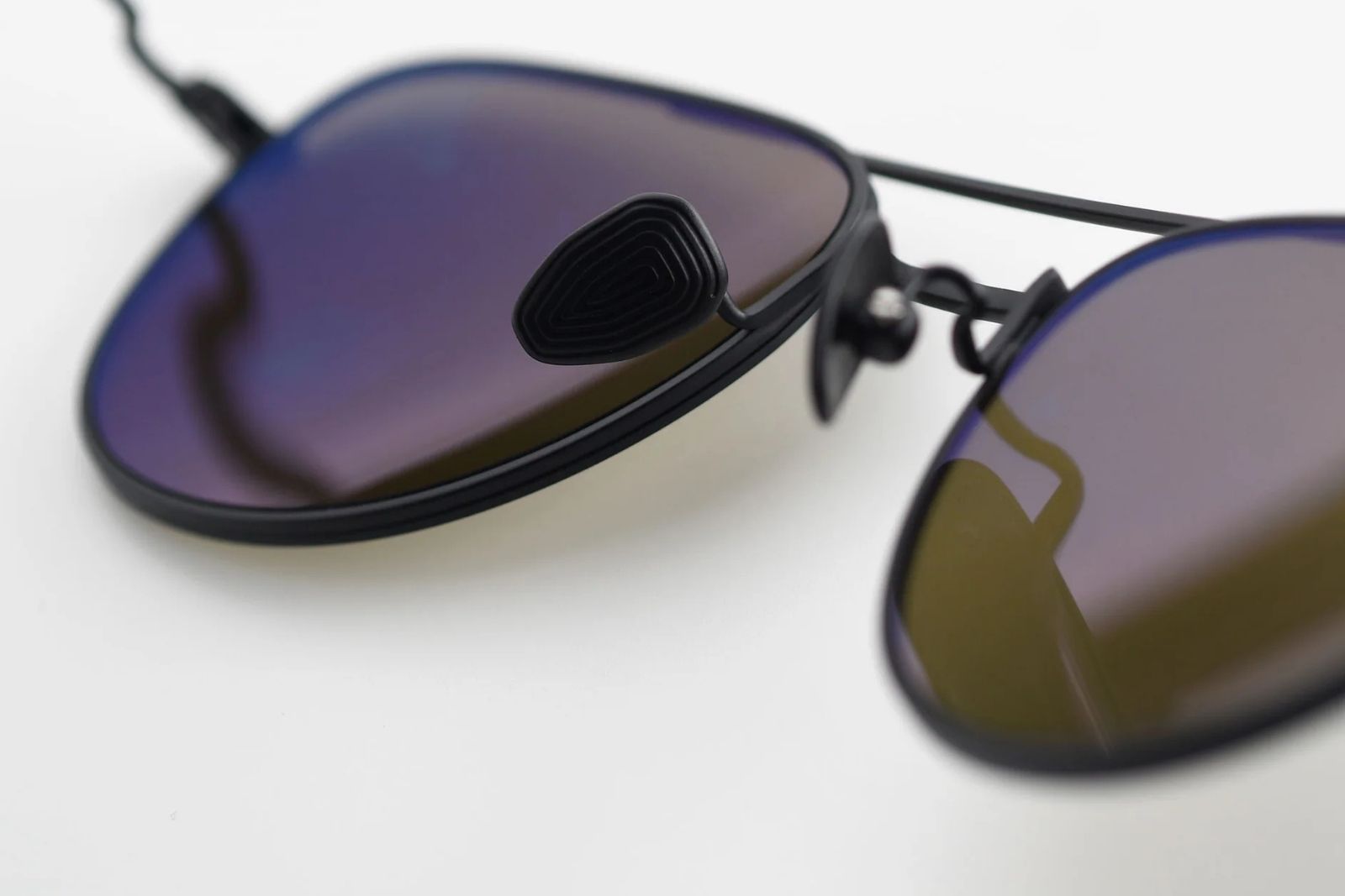 Akila Echo - Black | Olive Sunglasses