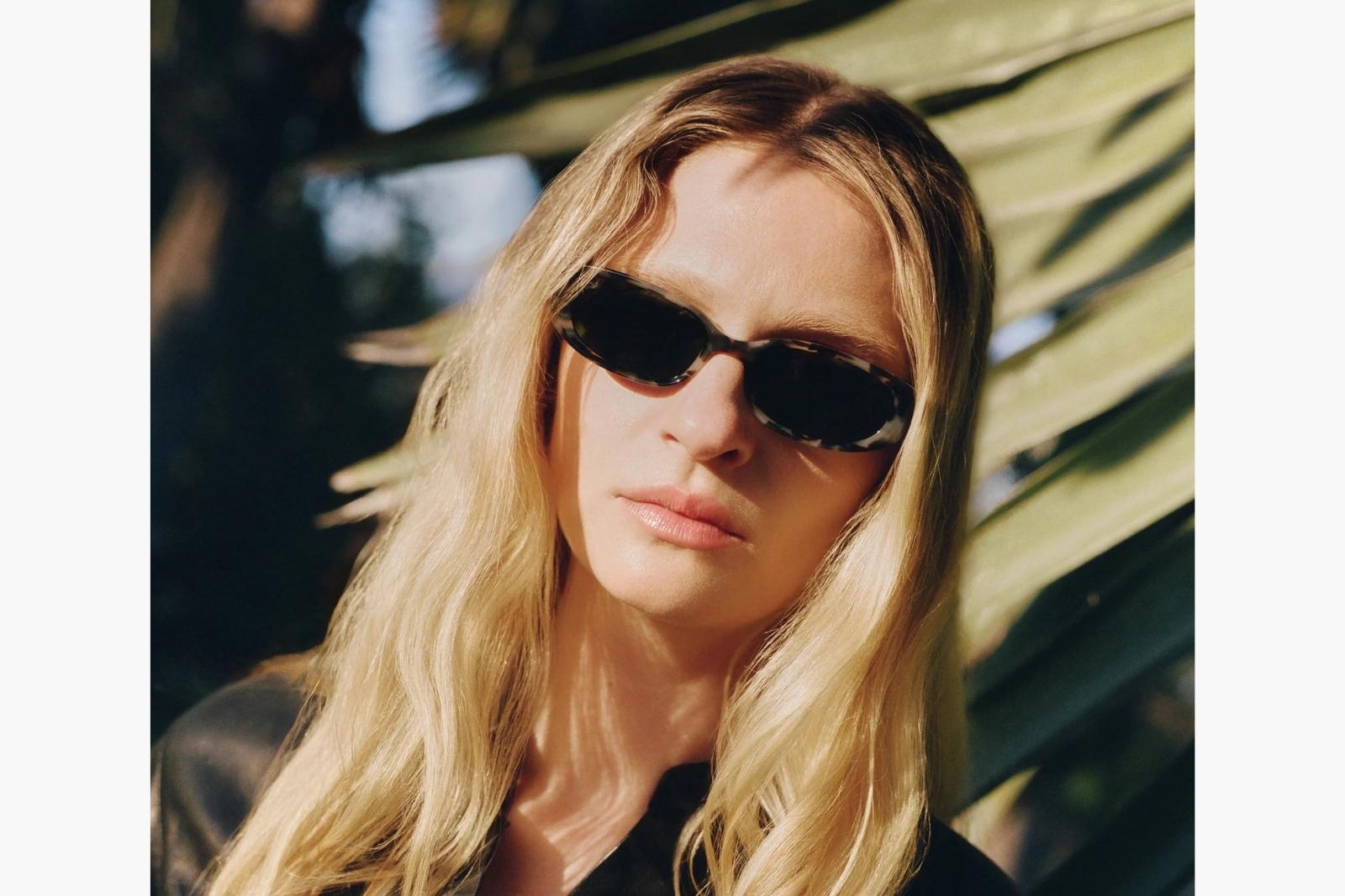 Akila Mira - Tortoise | Pine Sunglasses on Model