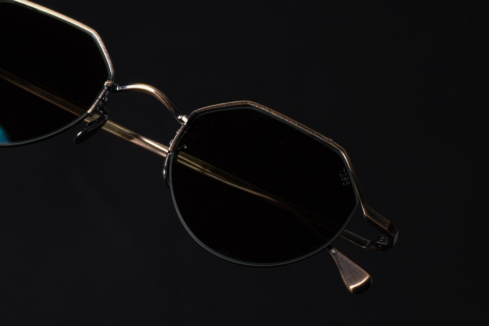 185 - 901 | Antique Gold