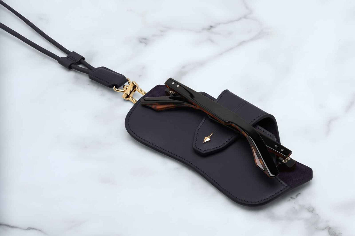Jacques Marie Mage Hunter - Navy Case