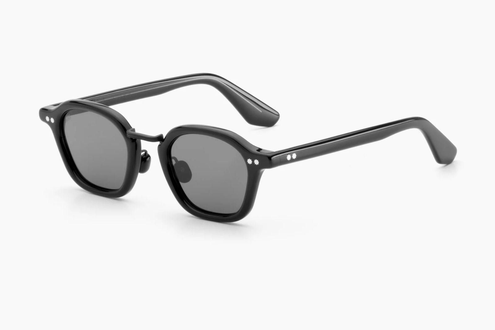 Akila Iris Sunglasses in Black