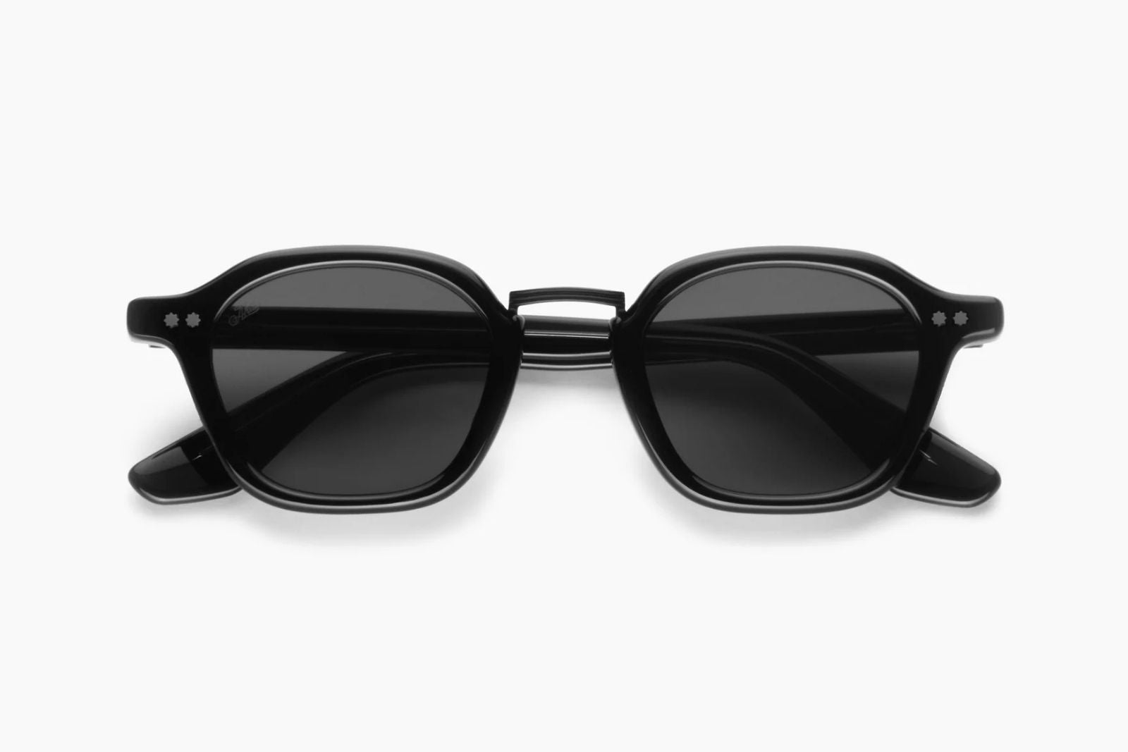 Akila Iris Sunglasses in Black