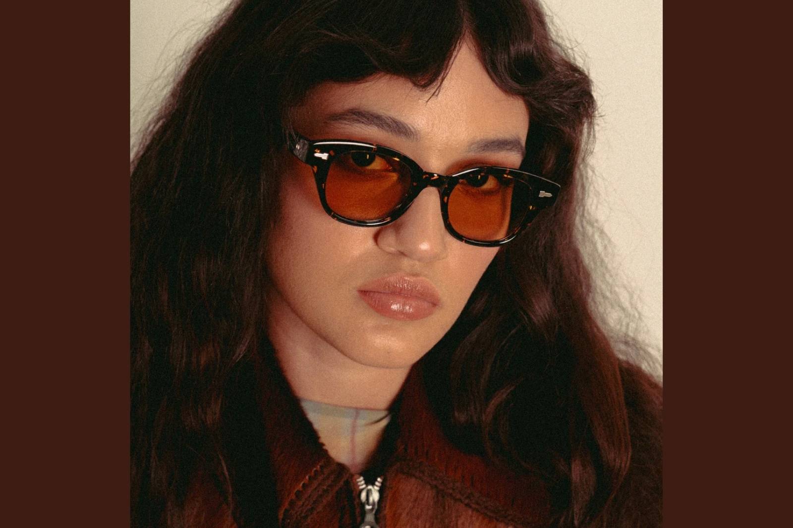 Tejesta Ray Sunglasses in Chelonian on Model