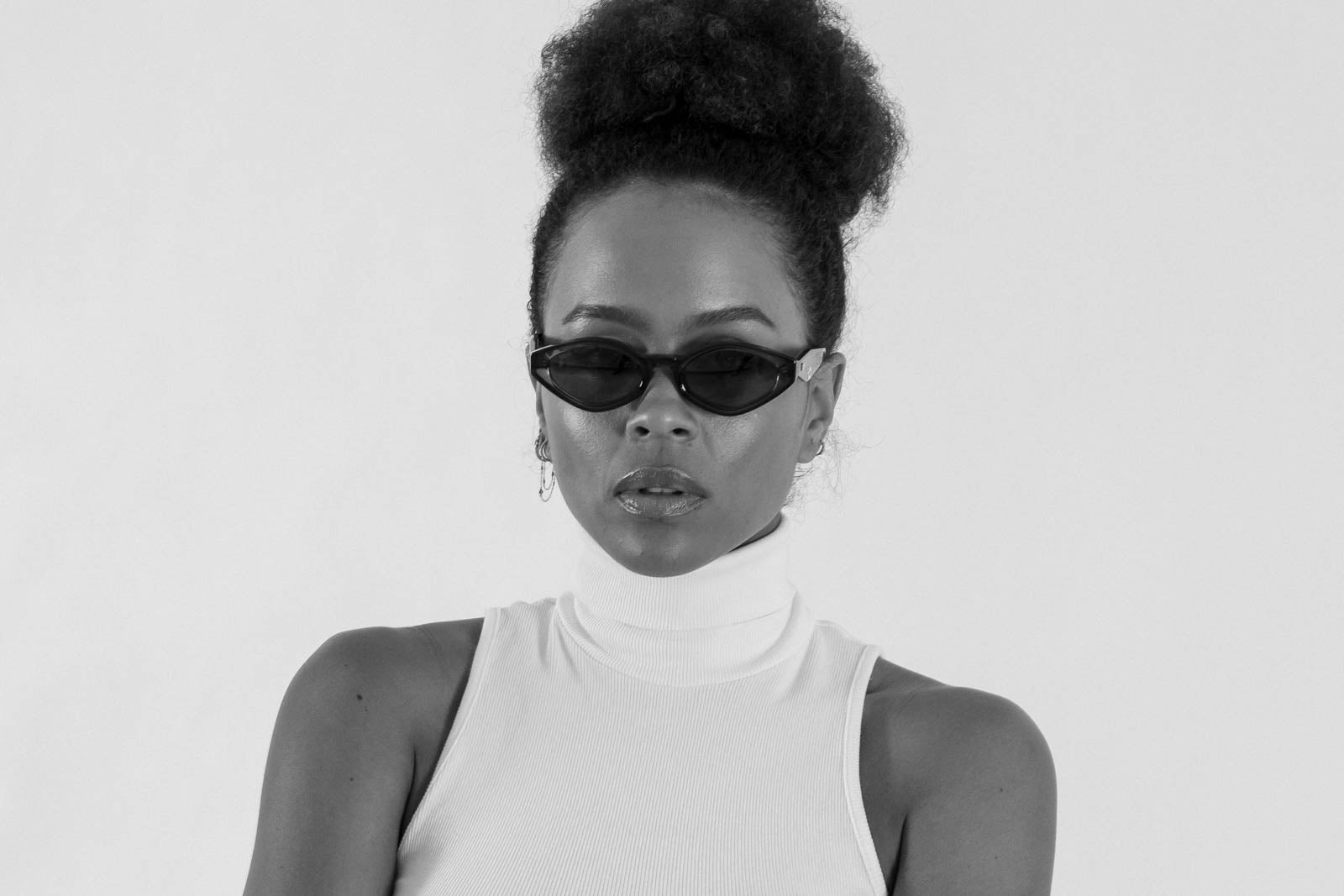 Vada Siren Sunglasses Model